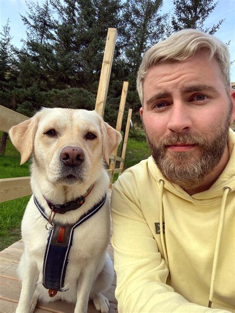 Only One Of Us Is A Natural Blonde Can You Take A Wild Guess Which One Scrolller