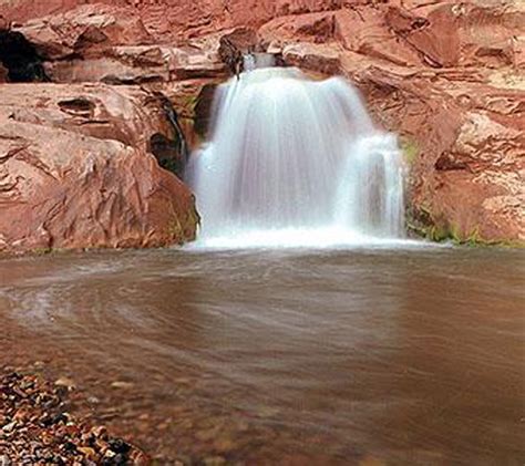 thumb-hiking-fremont-river-waterfall-utah-hiking-tours - Hondoo Rivers ...