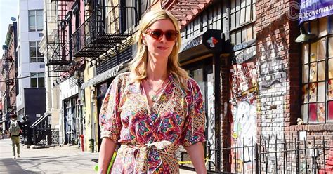 Сочетала пестрое платье с культовой сумкой Hermes Birkin: Ники Хилтон в ...
