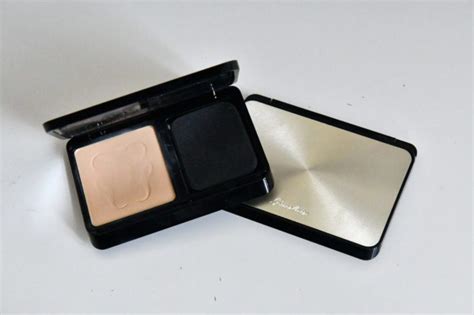 Que vaut le nouveau fond de teint Lingerie de Peau compact de Guerlain Réglisse Myrtilles
