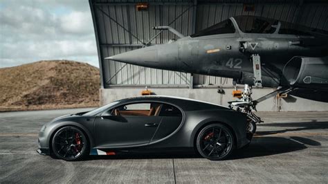 Bugatti Chiron Sport Se Enfrenta A Jet De Combate Detalles Fotos Y Video