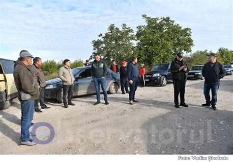 Localnicii Au Blocat Iar I Drumul Spre Vasilc U Trif U I Inundeni I