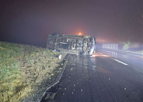 Sempach Lieferwagen Nach Selbstunfall Auf Seite Gekippt Zentralplus