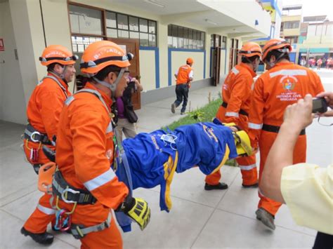 Trujillo con gran realismo realizan simulacro de lluvia inundación y