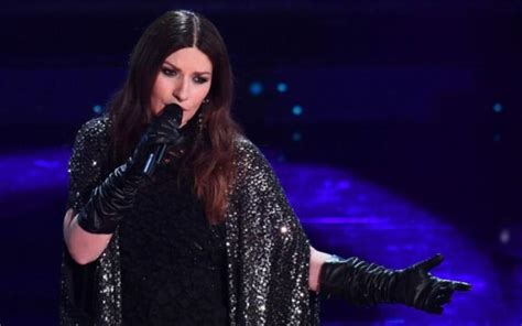 Laura Pausini Compie 50 Anni Lalbum Dei Ricordi Pubblicato Su Instagram