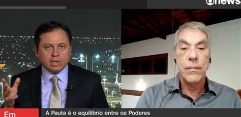 GloboNews comentarista se irrita ao vivo após notar sorriso de colega