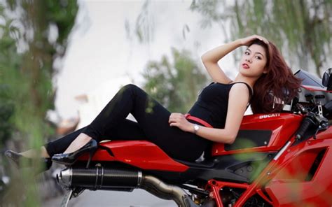 Bộ ảnh đẹp Hot girl với hãng Ducati Motosaigon