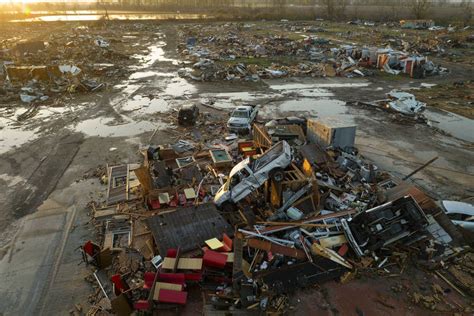 Eua Tornado E Tempestades Deixam Mortos No Sul Do Pa S