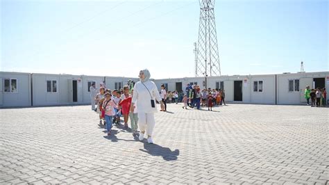 Depremden etkilenen illerdeki okullarda yeni eğitim öğretim yılı