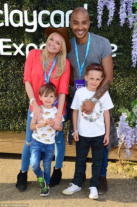 Ellie Goulding Flashes Her Nude Coloured Bra At British Summer Time Daily Mail Online