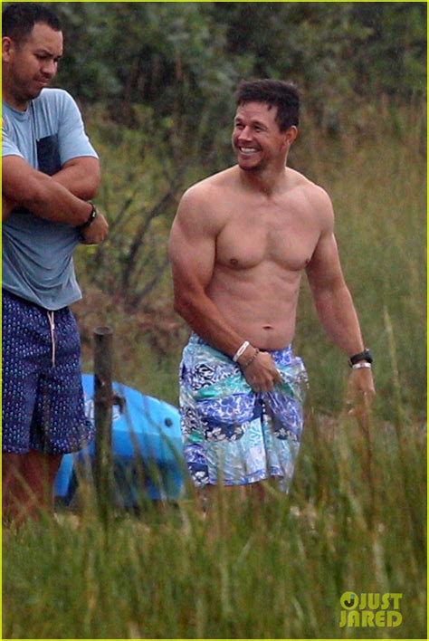 Mark Wahlberg Puts His Ripped Shirtless Body On Display Photo