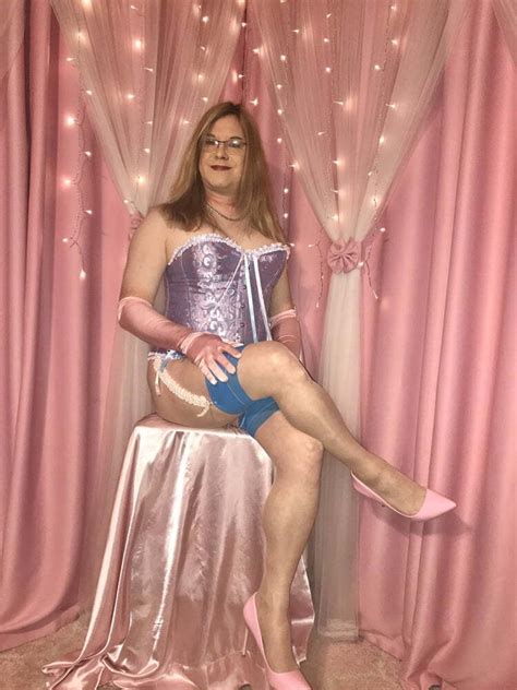 Joanie A Mature TV Wears And Models Her Pink And Blue Corset Photo 3 AShemaletube