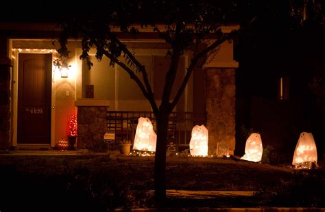 Outdoor Decor - Easy ghosts - My Insanity