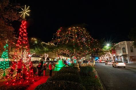 30+ BEST Christmas Lights in North Carolina