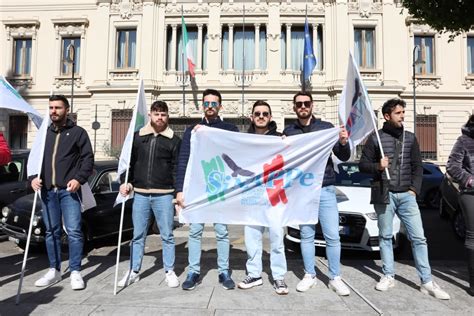 Reggio Calabria La Polizia Penitenziaria Protesta In Prefettura Al