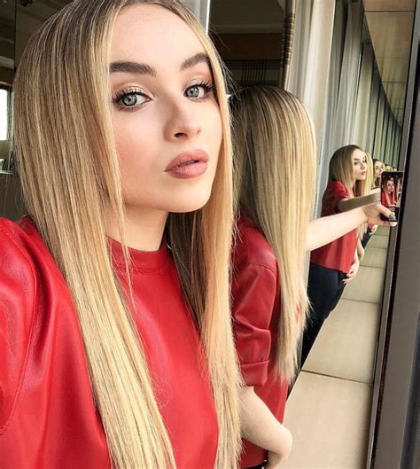 2018 Sabrina Carpenter Selfie Photo In New York Ny Sabrina Carpenter