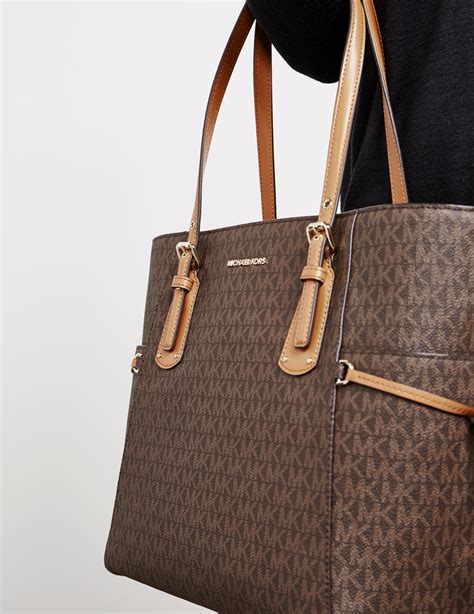 Lyst Michael Kors Ew Signature Tote Brown In Brown