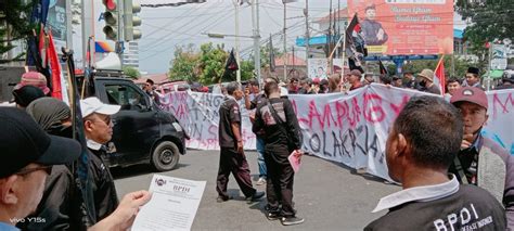 Demo BPDI Minta Pemerintah Hentikan Reklamasi Pantai Karang Jaya