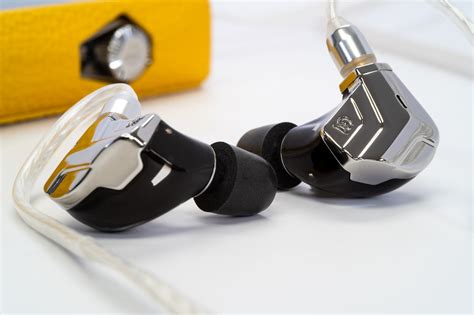 Ces écouteurs intra auriculaires Astrolith de Campfire Audio sont