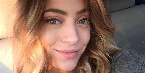 Zien Amy Vol Van Og Ne Deelt Een Vakantiekiekje In Haar Bikini Dagelijkse Nl