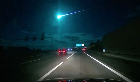 Meteorito ilumina o céu de Portugal Clarão noturno assusta portugueses