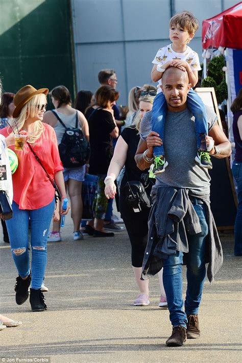 Ellie Goulding Flashes Her Nude Coloured Bra At British Summer Time Daily Mail Online