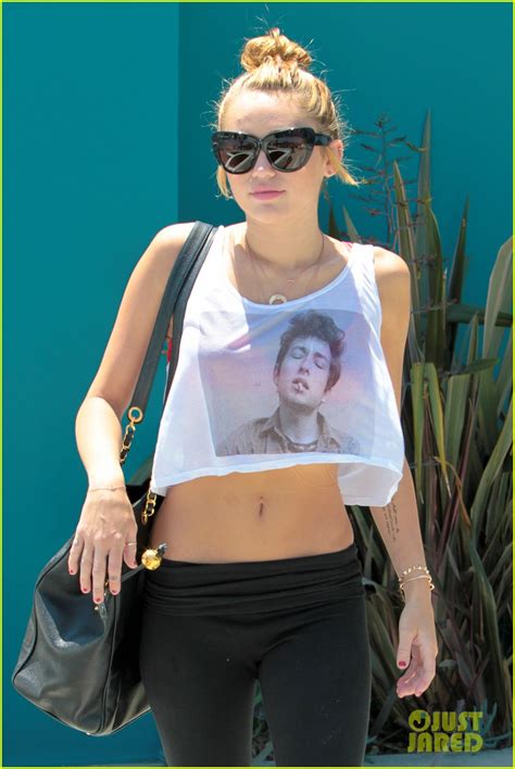 Miley Cyrus Goes Blonde Photo 2688103 Miley Cyrus Photos Just Jared Celebrity News And