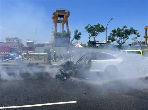 影／撞車影像曝光！ 林志穎開model X上橋自撞分隔島「疑路況不熟」 趣聞網搜 發燒車訊