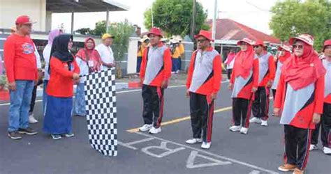 Gerak Jalan Kesegaran Warnai Hgn Dan Hut Pgri Di Tidore Fajarmalut Com