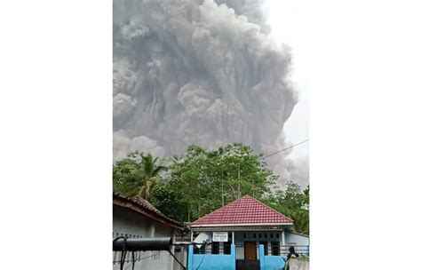 Pelo Menos Um Morto E Dezenas De Feridos Na Erupção Do Vulcão Semeru Na