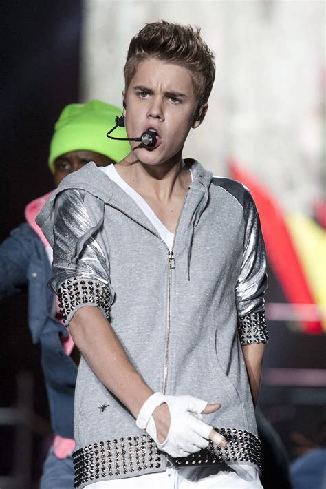 Justin Bieber Performs For 300000 In Mexico Shares Personal Video To