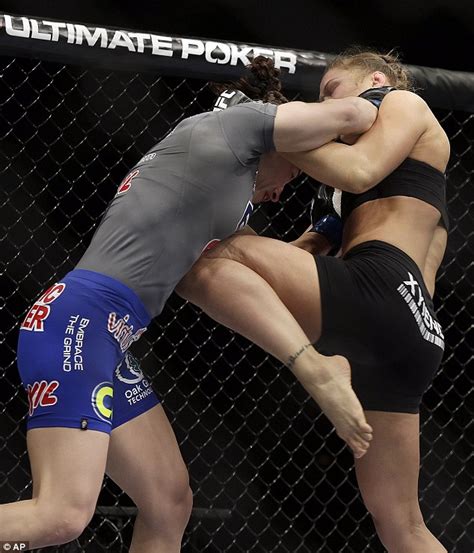 Ronda Rousey Makes Ufc History For Quickest Knockout Ever Daily Mail Online