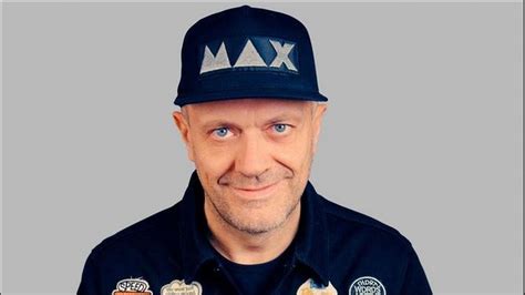 Max Pezzali Compie 50 Anni Curiosità Discografia E Le Canzoni Più