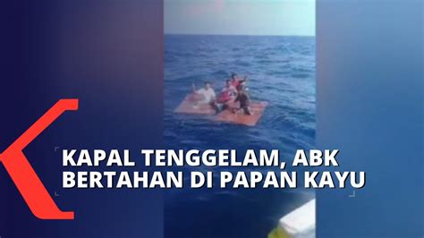 Kapal Tenggelam Nahkoda Dan ABK Bertahan Dengan Papan Kayu Di Tengah