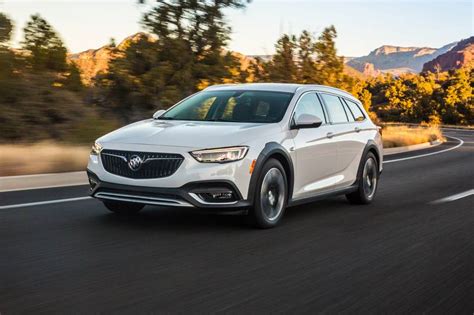 2018 Buick Regal TourX Pictures - 88 Photos | Edmunds