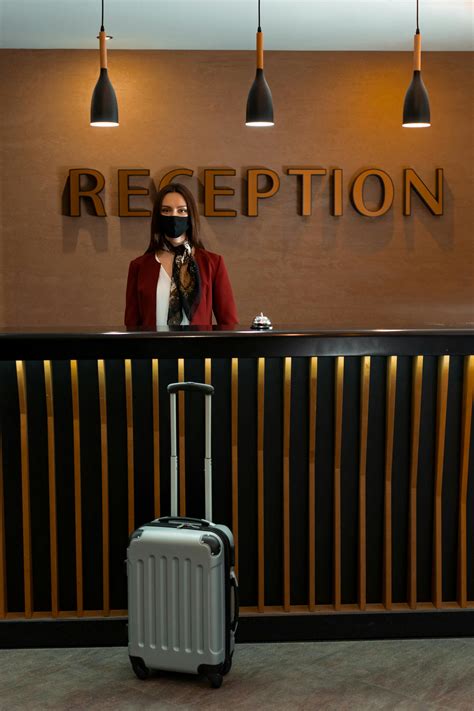 luggage     pexels stock