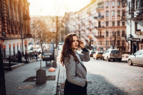 Download Depth Of Field Brunette Woman Model Hd Wallpaper By Kaan Altindal