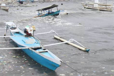 Tak Bisa Melaut Akibat Cuaca Buruk Nelayan Di Parepare Banting Stir