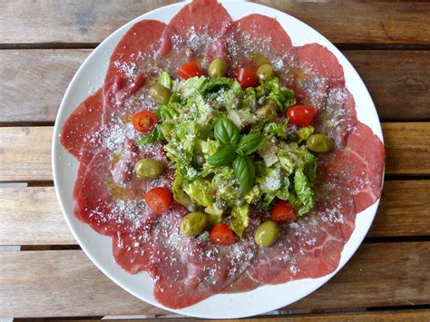 Carpaccio De Boeuf Aux Sucrines C Pres Et Olives Gourmicom