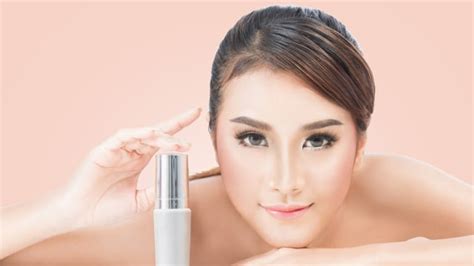 7 Tips Agar Makeup Tahan Lama Pada Kulit Berminyak