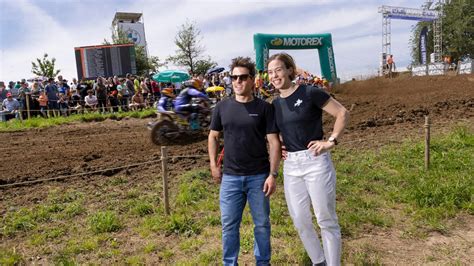 Skirennfahrerin Michelle Gisin Und Ihr Freund Beim Motocross Rennen