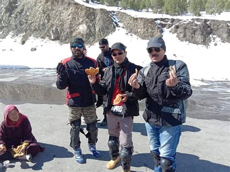 Villagers In Lahaul Spiti Join Relief Efforts Bring Free Food And Warm