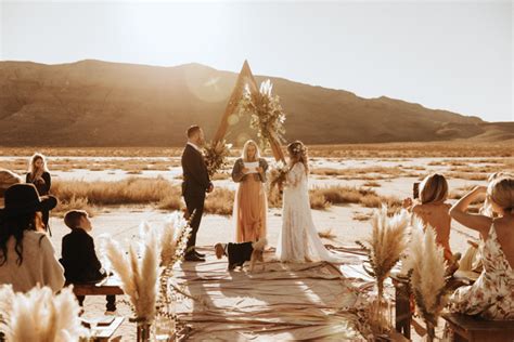 Intimate Las Vegas Desert Wedding in the Jean-Roach Dry Lake Bed ...