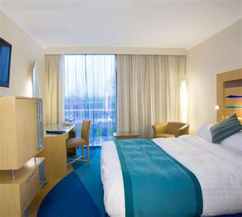 Stansted accommodation - Hotel Rooms at Radisson Blu Hotel London ...