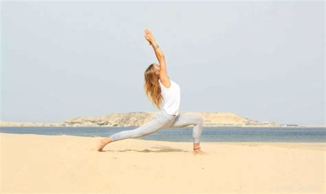 Posturas De Pie De Yoga Clases Beneficios Equilibrio