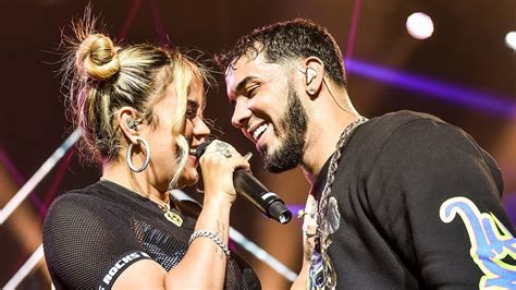 Karol G and Anuel AA Make Out in the Middle of A Live Performance