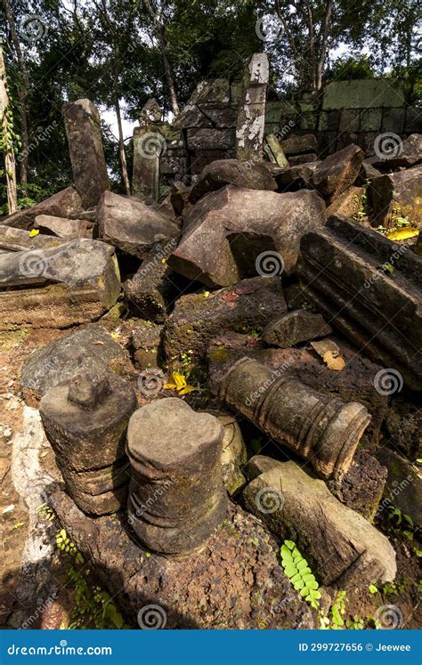 Koh Ker Temple Complex, Angkor, Cambodia, Asia Stock Photo - Image of ...