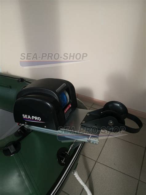 Пластина-кронштейн для крепления на лодку лебедки SEA-PRO