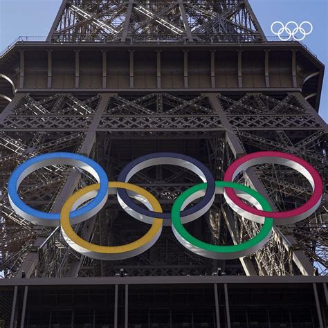 La Torre Eiffel se viste con los cinco aros olímpicos MetroRedes