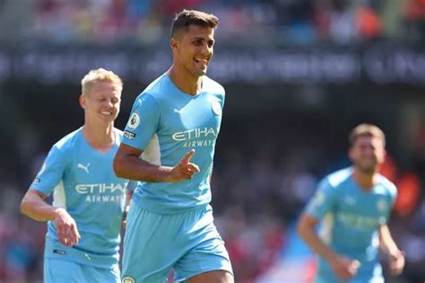 Rodri Details Pep Guardiola Chats About His Vital Man City Role